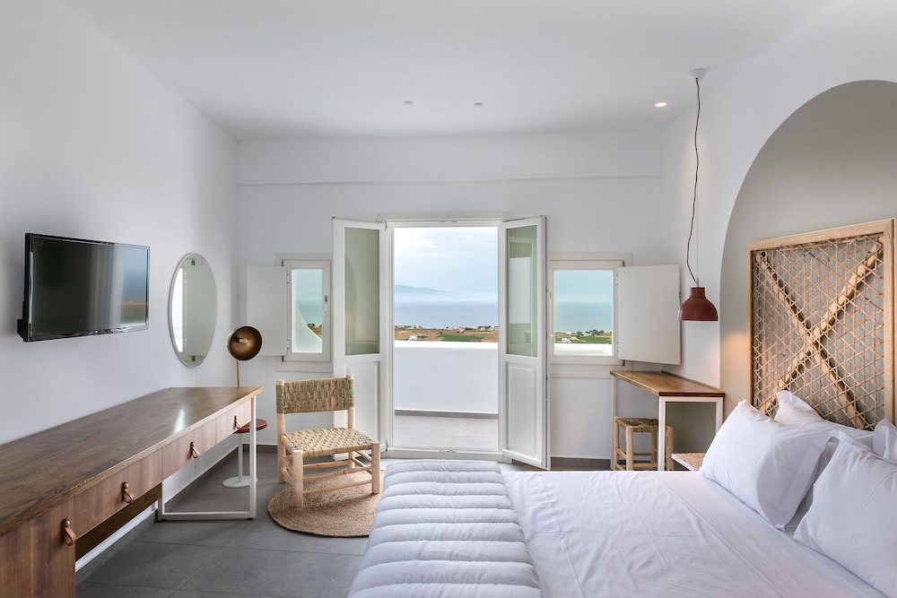 Secret View Hotel — Hotel rooms in Oia, South Aegean