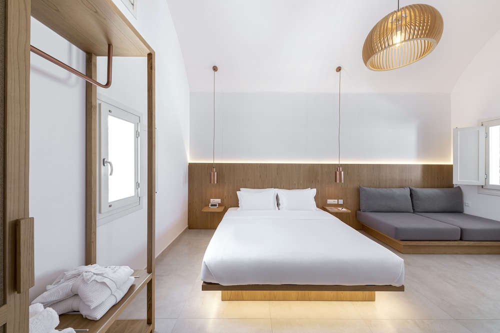 Secret View Hotel — Hotel rooms in Oia, South Aegean