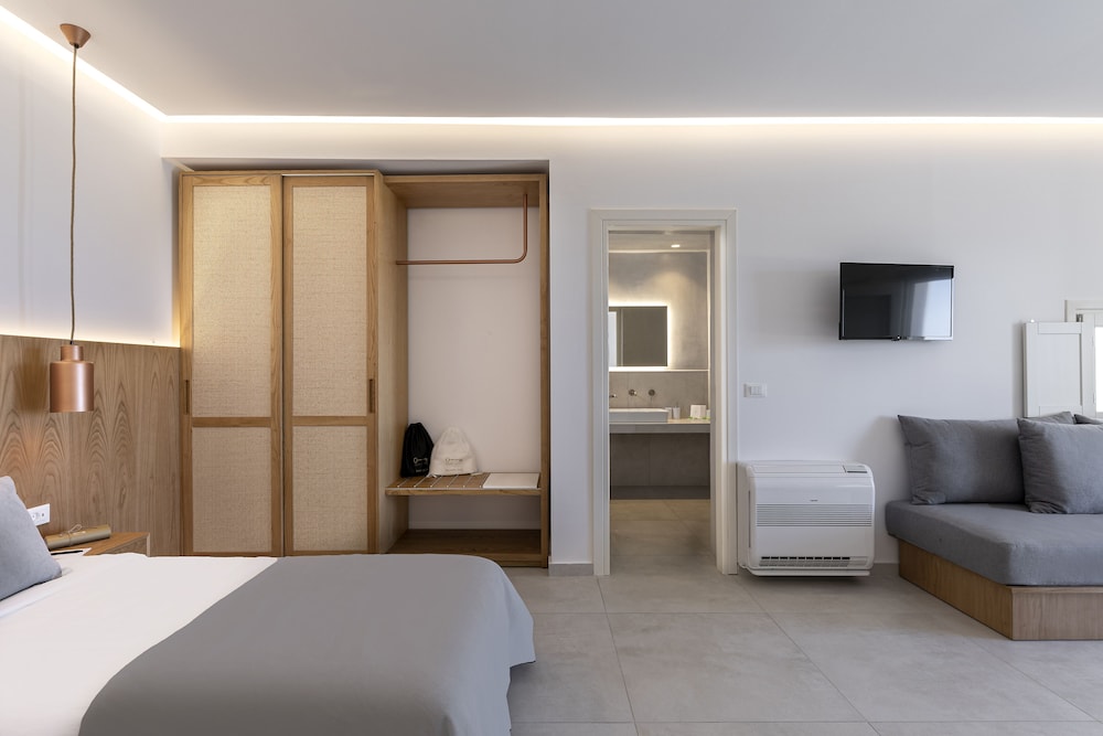 Secret View Hotel — Hotel rooms in Oia, South Aegean