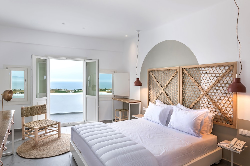 Secret View Hotel — Hotel rooms in Oia, South Aegean