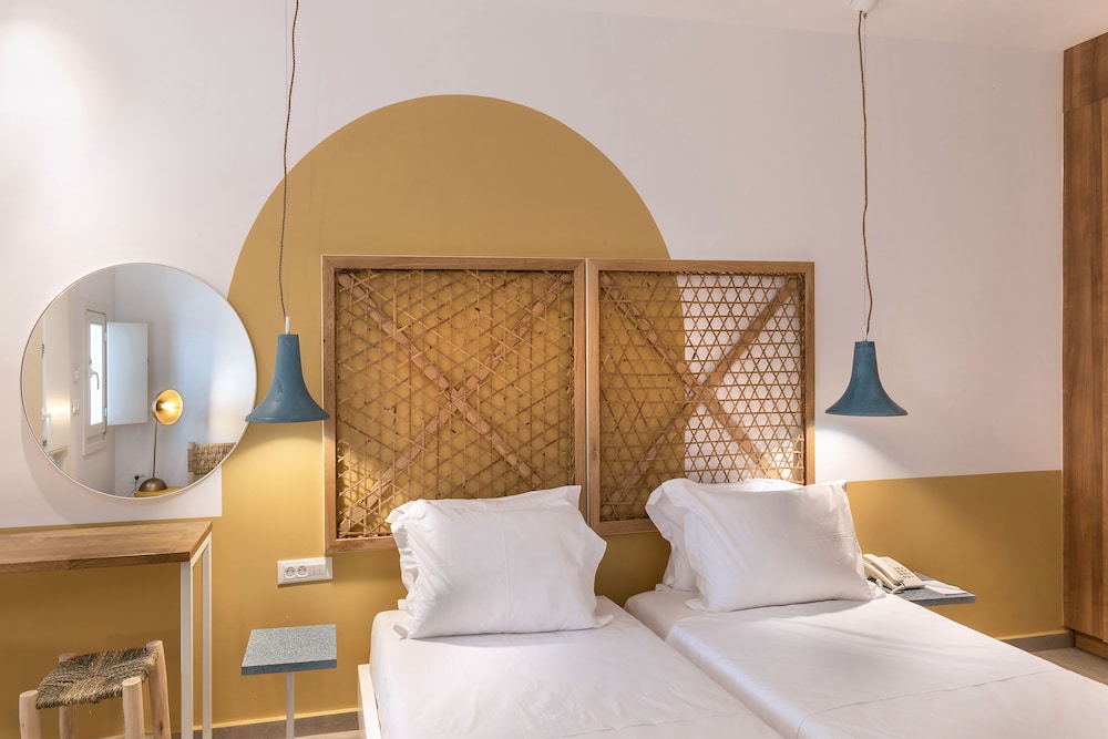 Secret View Hotel — Hotel rooms in Oia, South Aegean