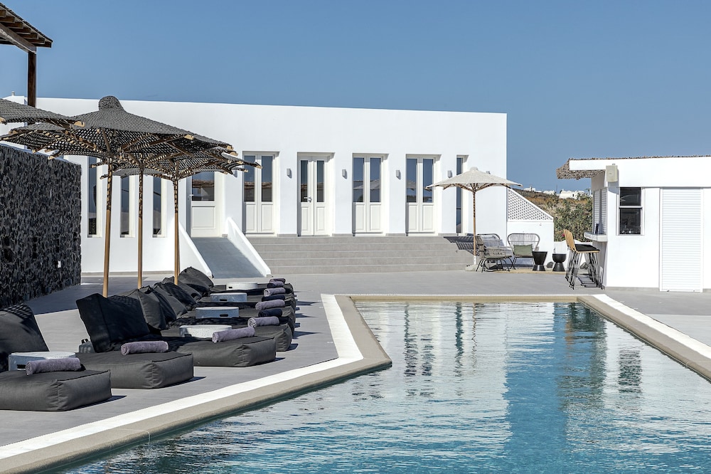 Secret View Hotel — Swimming pool in Oia, South Aegean