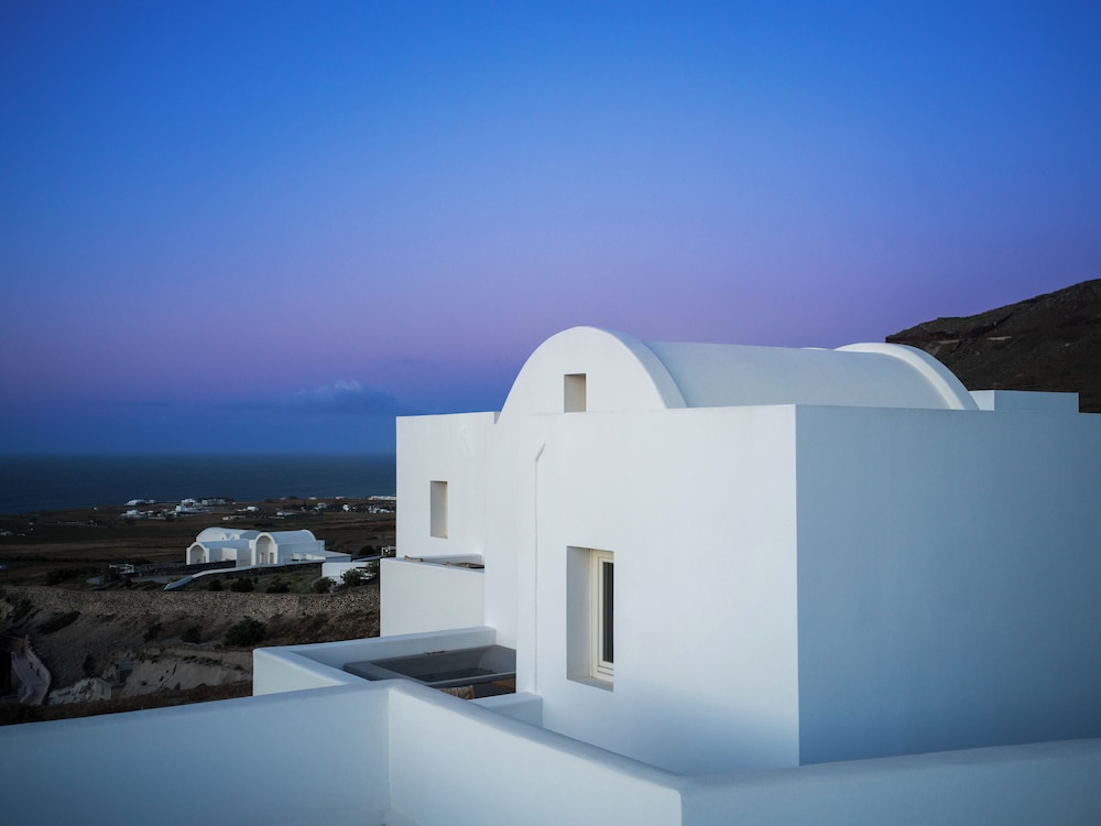 Secret View Hotel — Hotel building in Oia, South Aegean