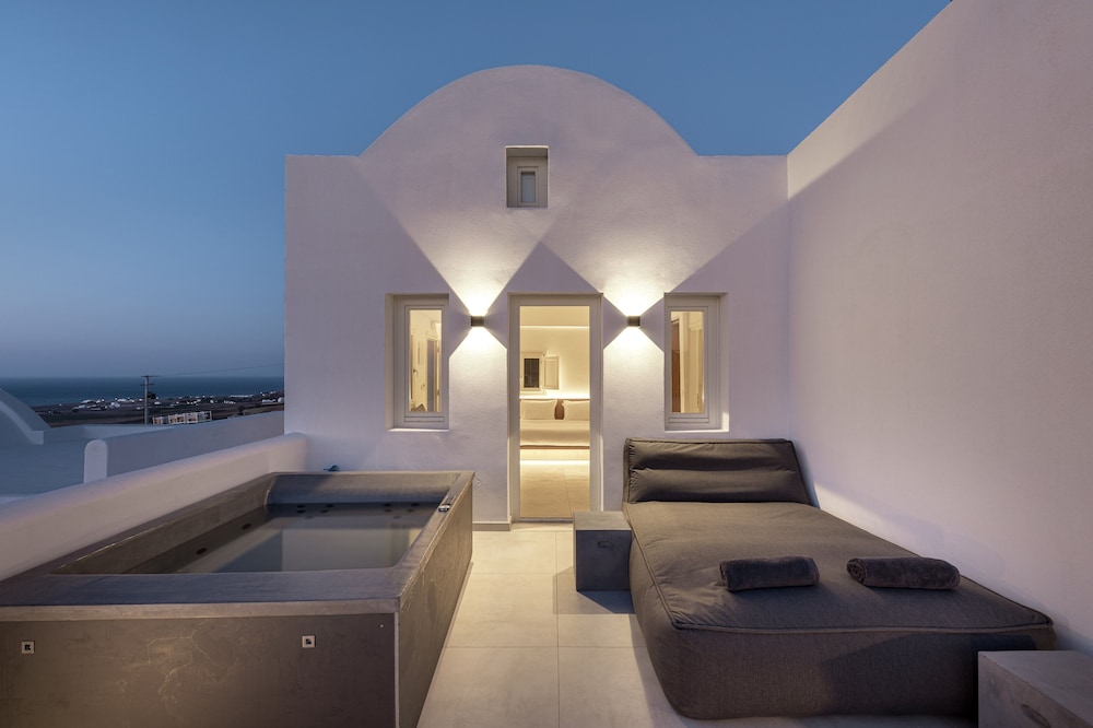 Secret View Hotel — Hotel rooms in Oia, South Aegean