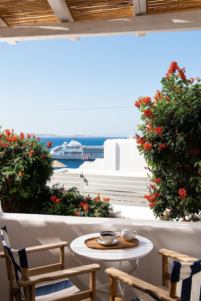 Hotel Tagoo — Hotel rooms in Mykonos Town, South Aegean
