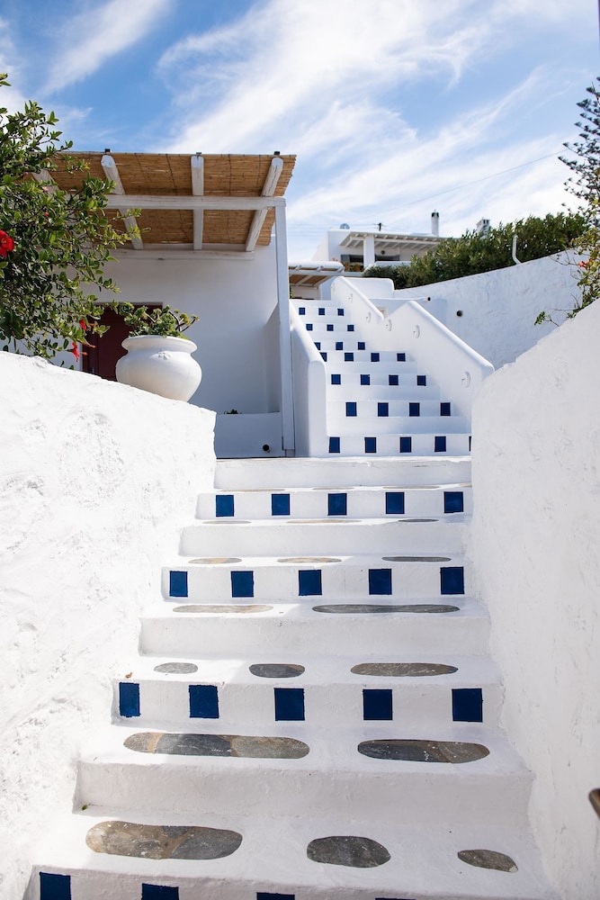 Hotel Tagoo — Hotel building in Mykonos Town, South Aegean
