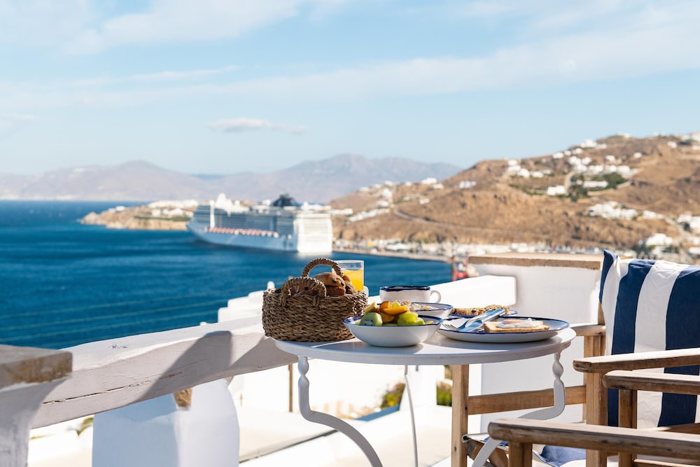 Hotel Tagoo — Restaurant & bars in Mykonos Town, South Aegean