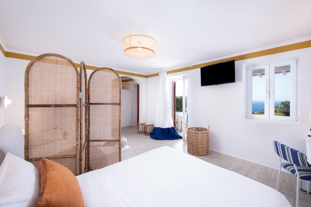 Hotel Tagoo — Hotel rooms in Mykonos Town, South Aegean