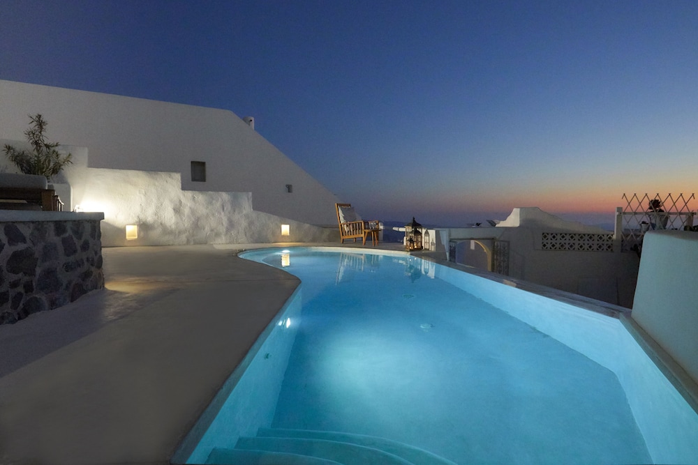 Senses Suites — Swimming pool in Imerovigli, South Aegean