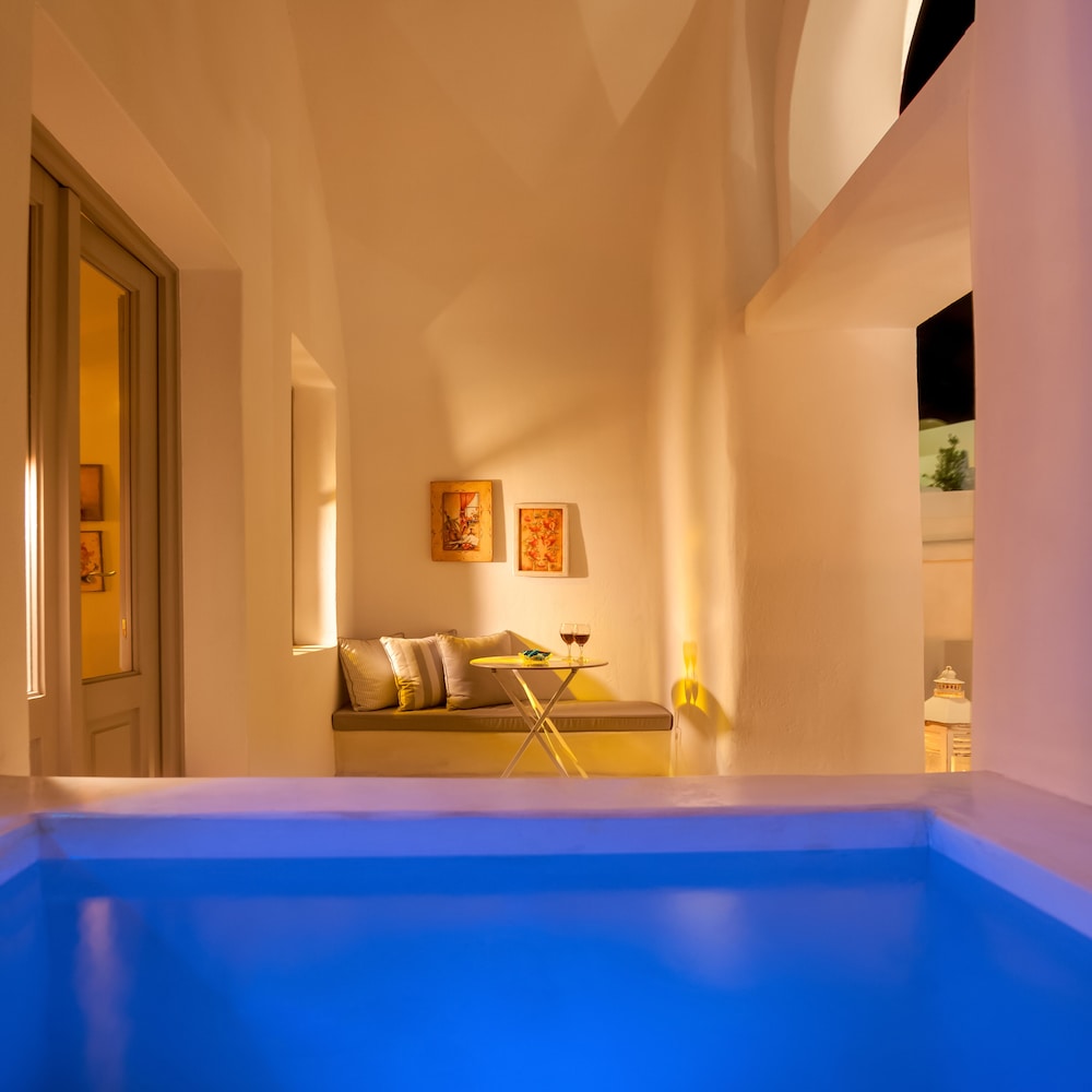 Senses Suites — Swimming pool in Imerovigli, South Aegean