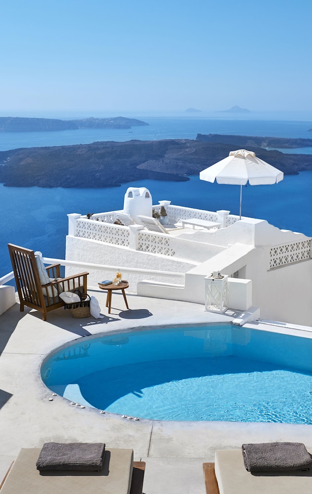 Senses Suites — Swimming pool in Imerovigli, South Aegean