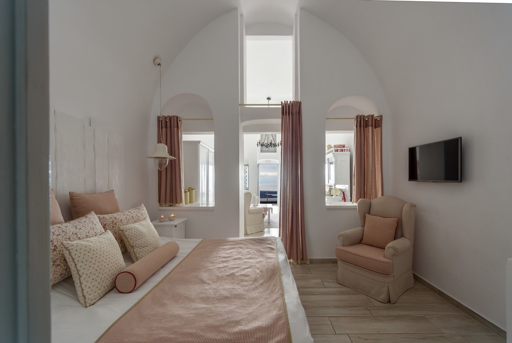 Senses Suites — Hotel rooms in Imerovigli, South Aegean