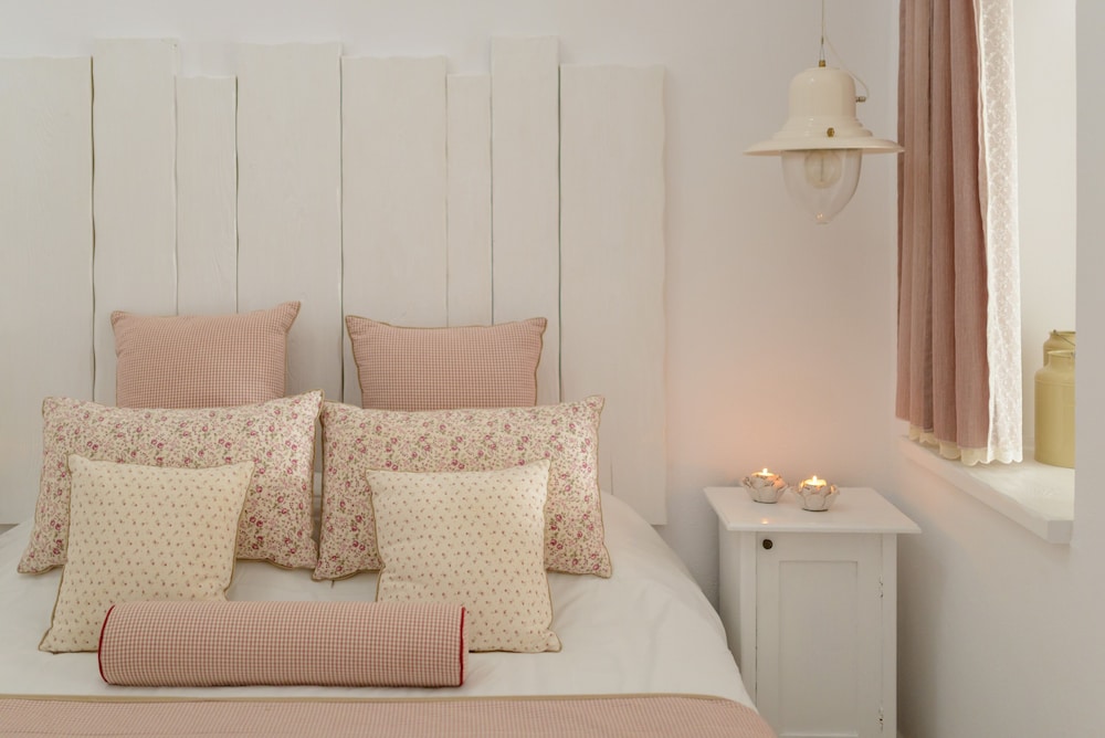 Senses Suites — Hotel rooms in Imerovigli, South Aegean