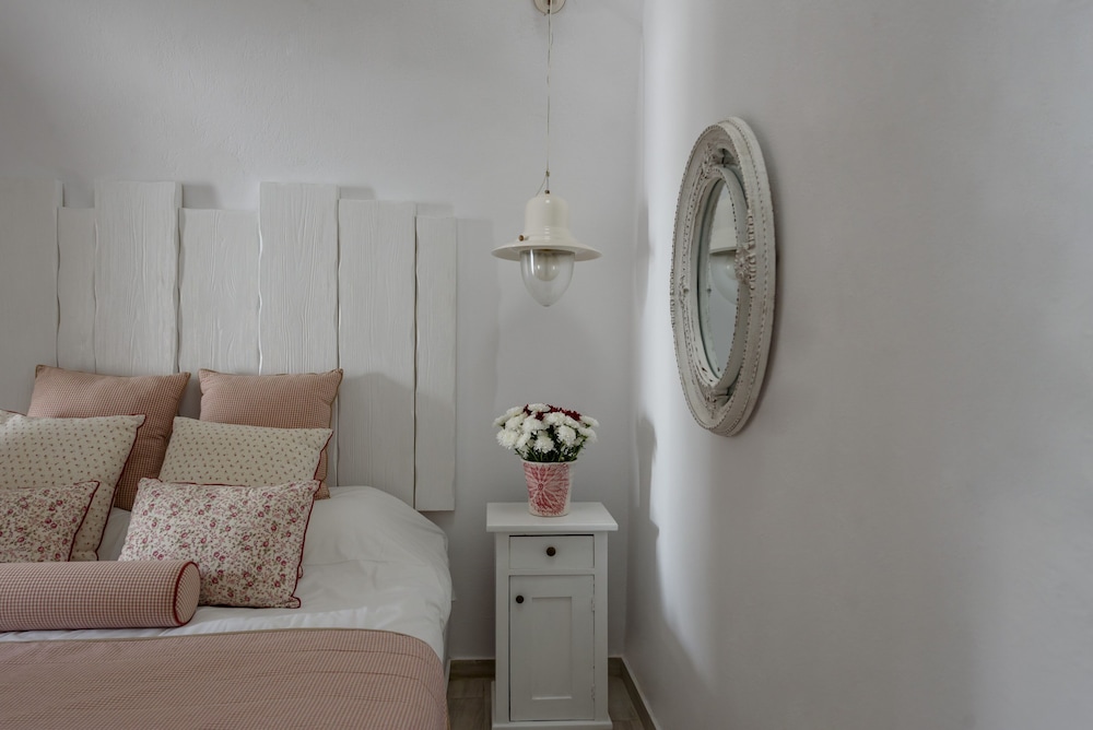 Senses Suites — Hotel rooms in Imerovigli, South Aegean