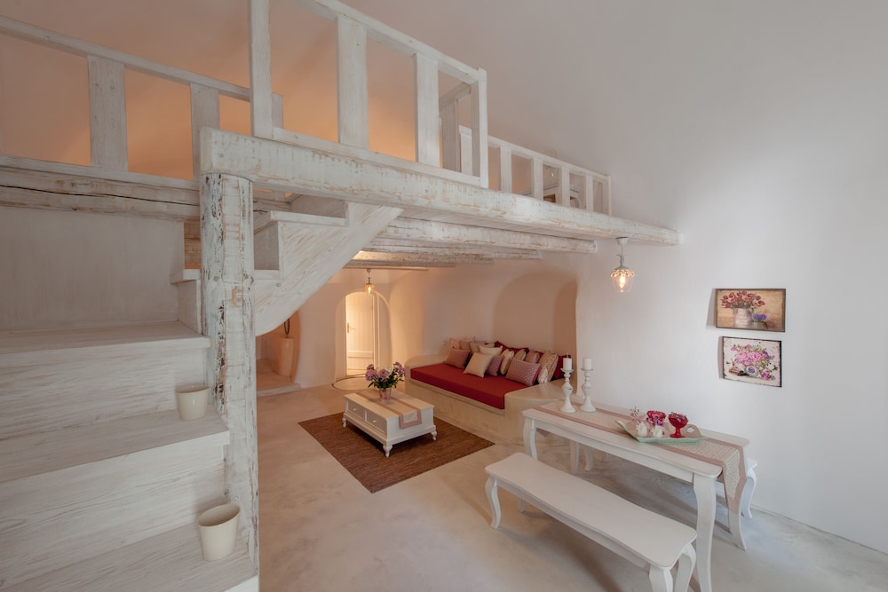 Senses Suites — Hotel rooms in Imerovigli, South Aegean
