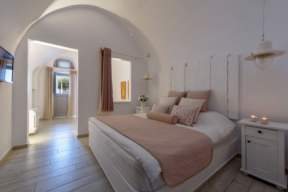 Senses Suites — Hotel rooms in Imerovigli, South Aegean