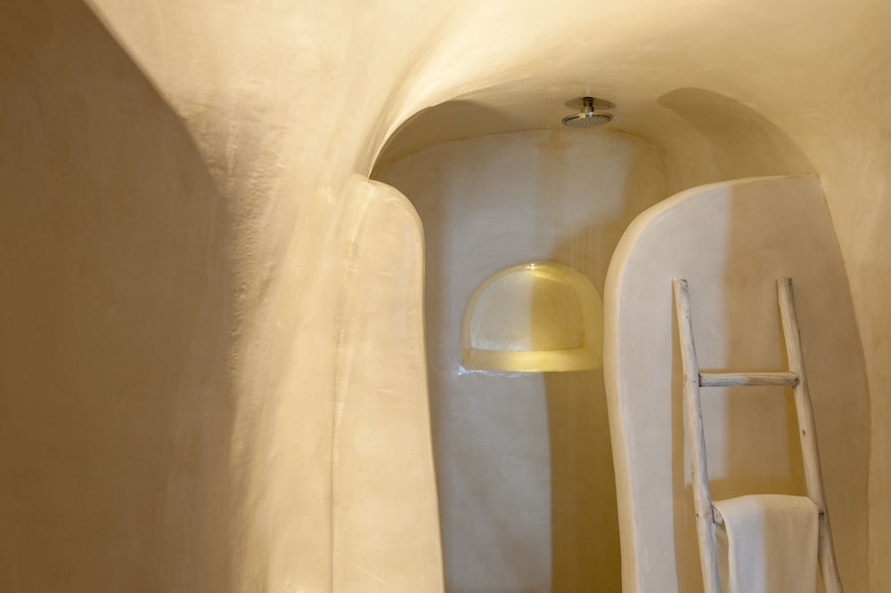 Senses Suites — Hotel rooms in Imerovigli, South Aegean