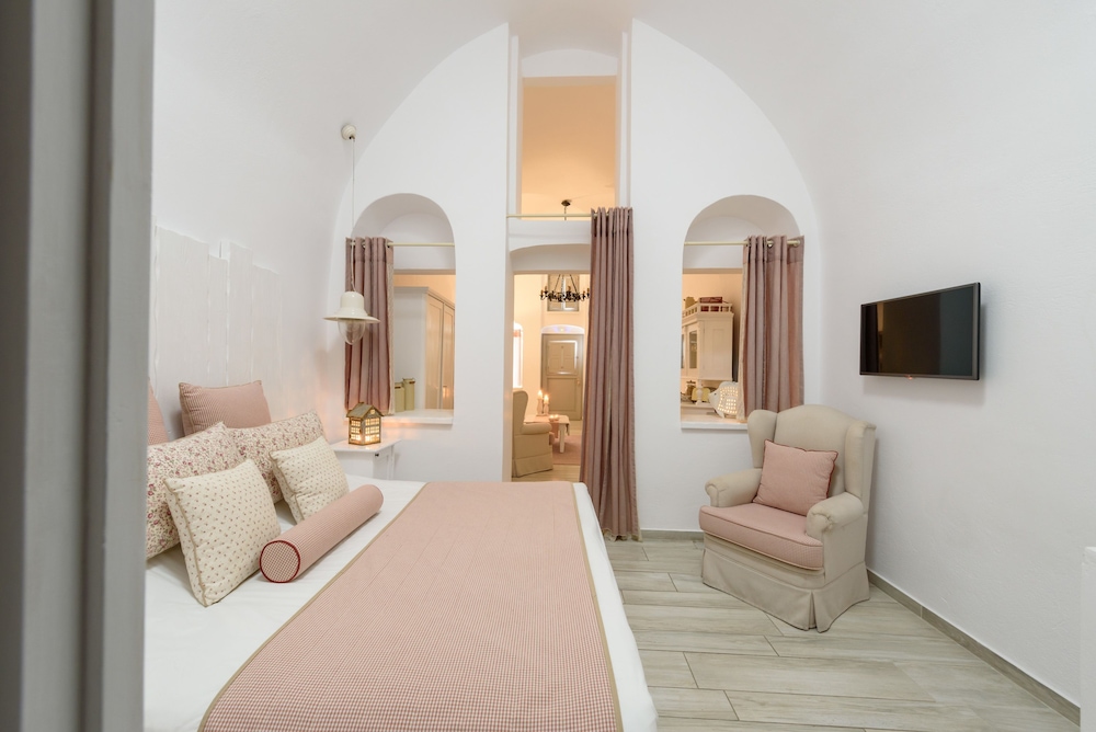 Senses Suites — Hotel rooms in Imerovigli, South Aegean