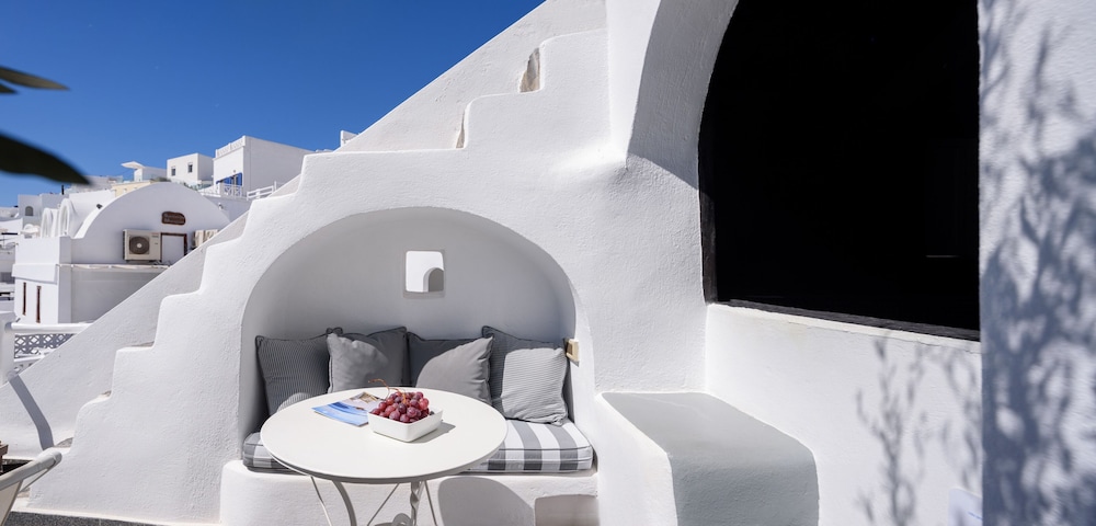 Senses Suites — Hotel building in Imerovigli, South Aegean