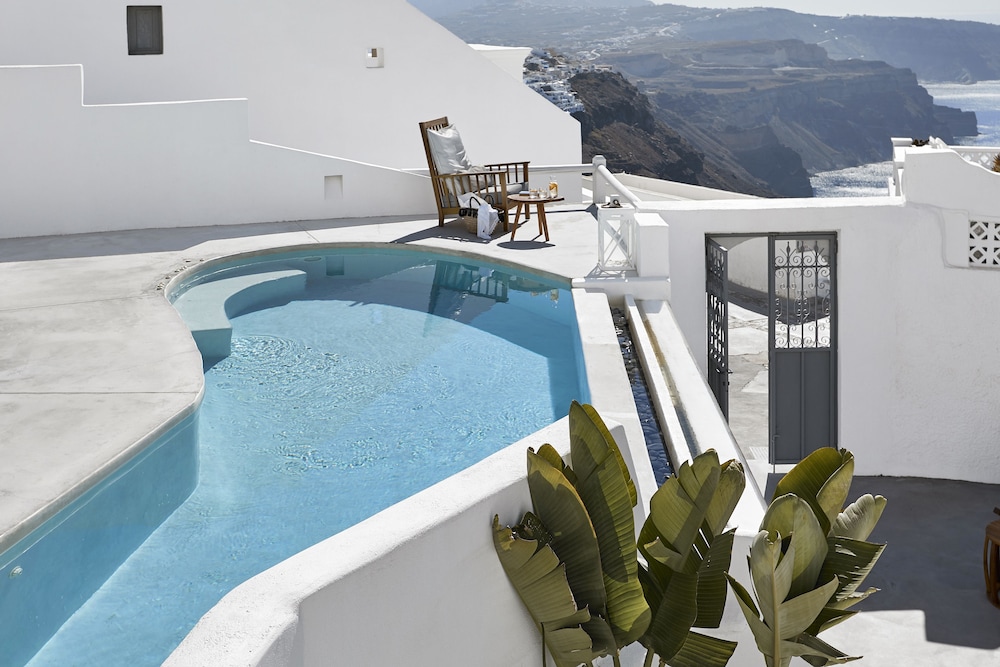 Senses Suites — Swimming pool in Imerovigli, South Aegean