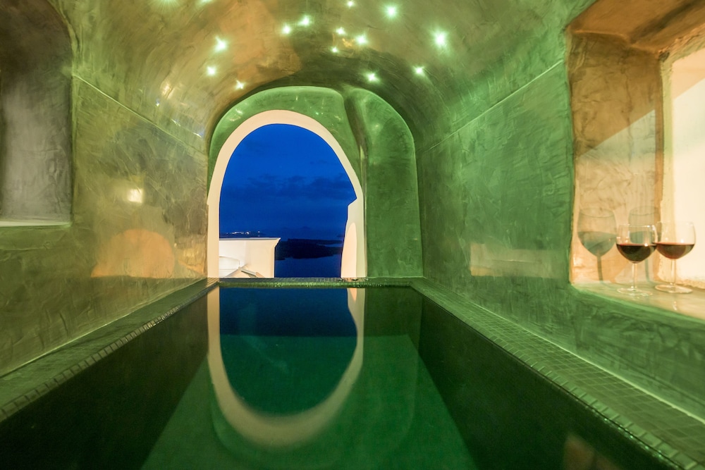 Senses Suites — Swimming pool in Imerovigli, South Aegean