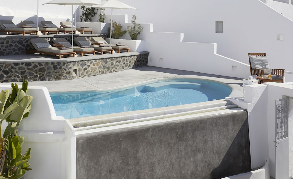 Senses Suites — Swimming pool in Imerovigli, South Aegean