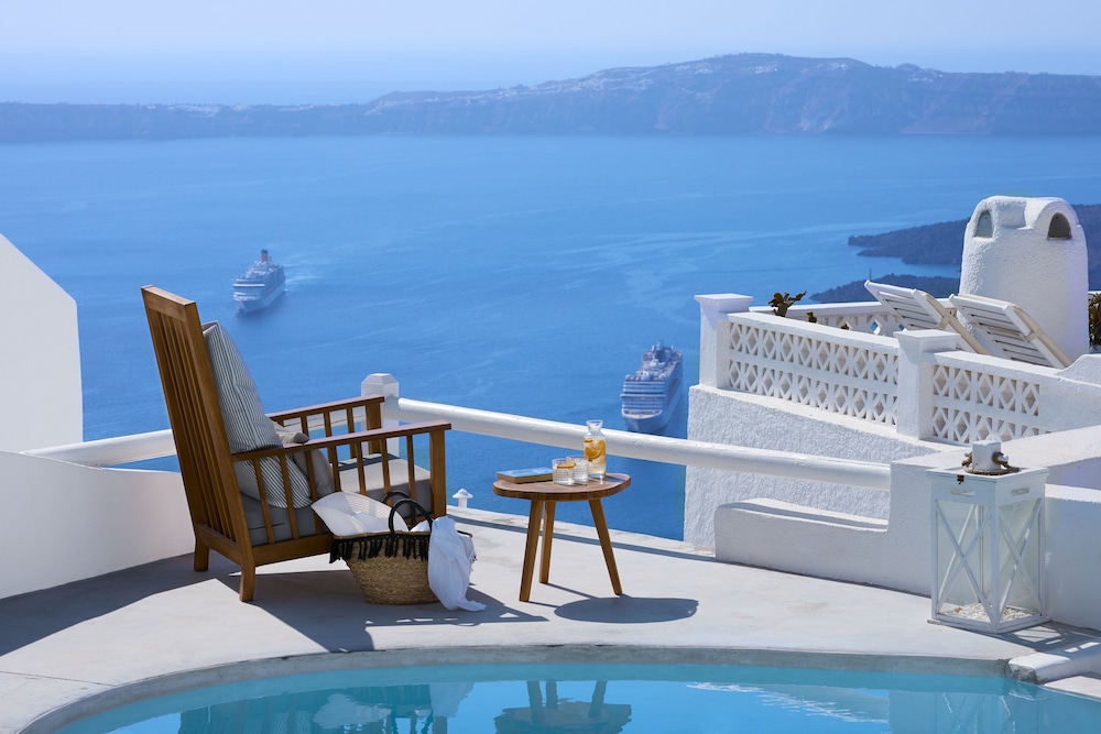 Senses Suites — Swimming pool in Imerovigli, South Aegean
