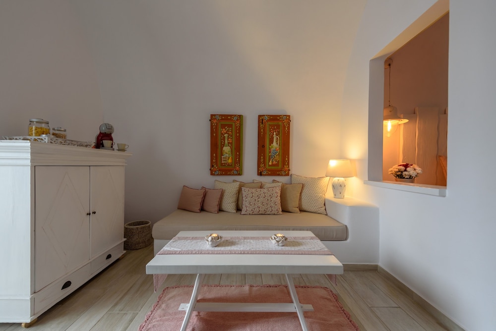 Senses Suites — Hotel rooms in Imerovigli, South Aegean