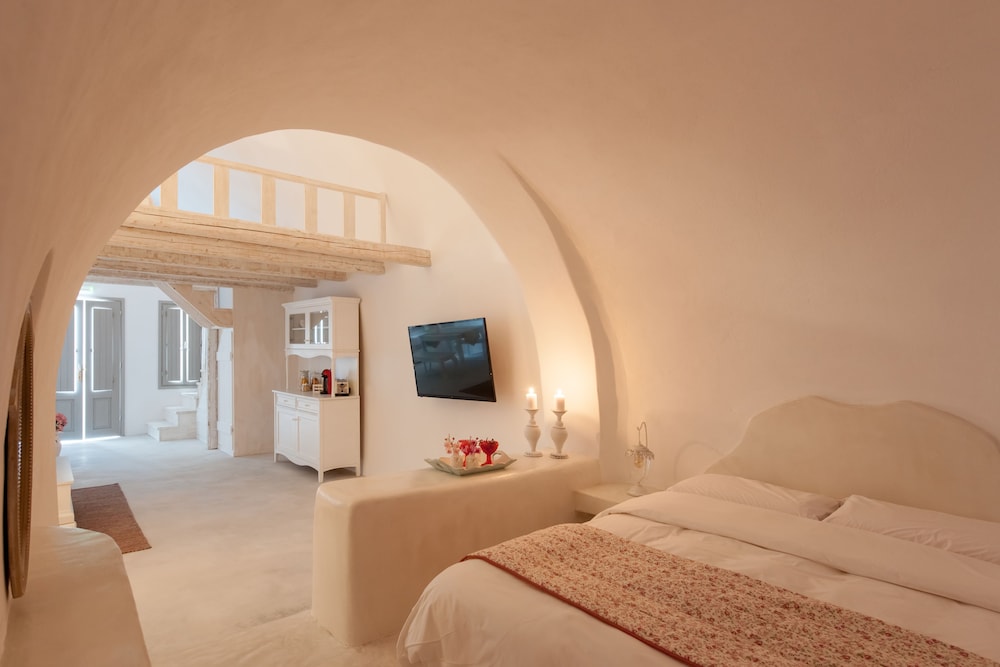 Senses Suites — Hotel rooms in Imerovigli, South Aegean