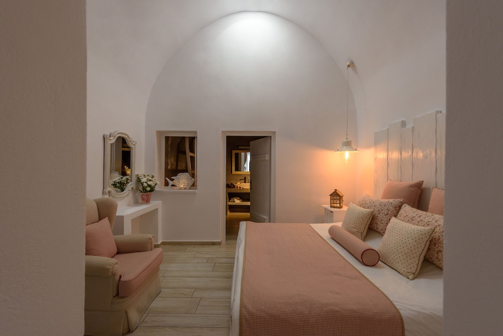 Senses Suites — Hotel rooms in Imerovigli, South Aegean