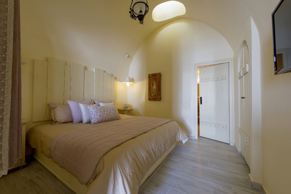 Senses Suites — Hotel rooms in Imerovigli, South Aegean