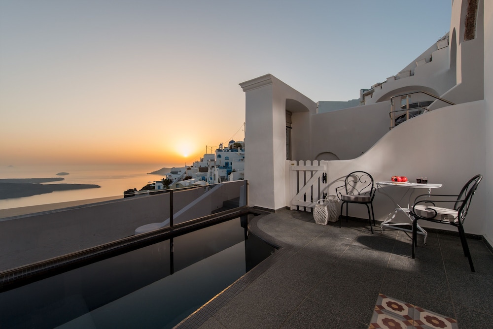Senses Suites — Swimming pool in Imerovigli, South Aegean