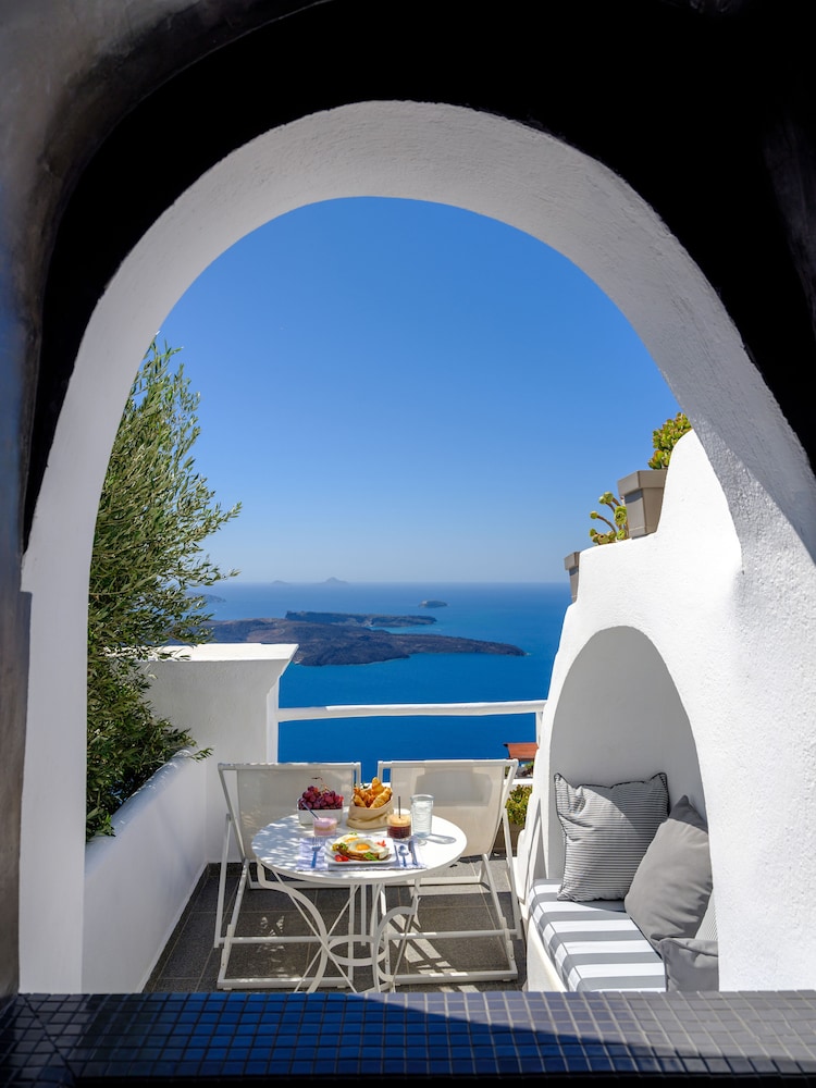 Senses Suites — Hotel rooms in Imerovigli, South Aegean