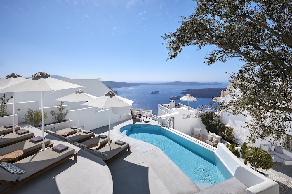 Senses Suites — Swimming pool in Imerovigli, South Aegean