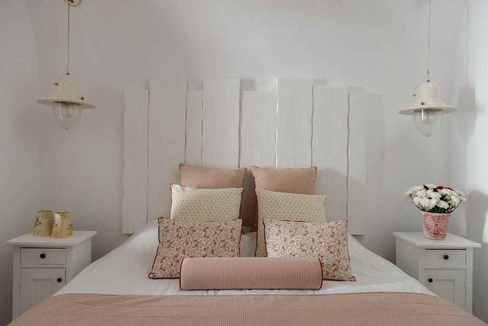 Senses Suites — Hotel rooms in Imerovigli, South Aegean