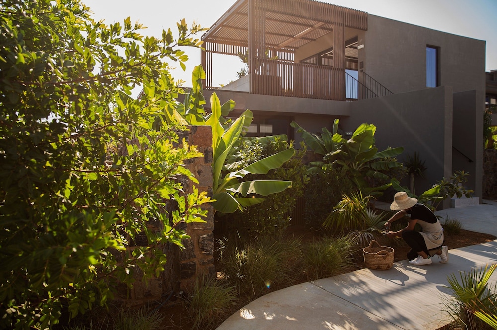Domes Zeen Chania, a Luxury Collection Resort, Crete — Hotel building in Chania