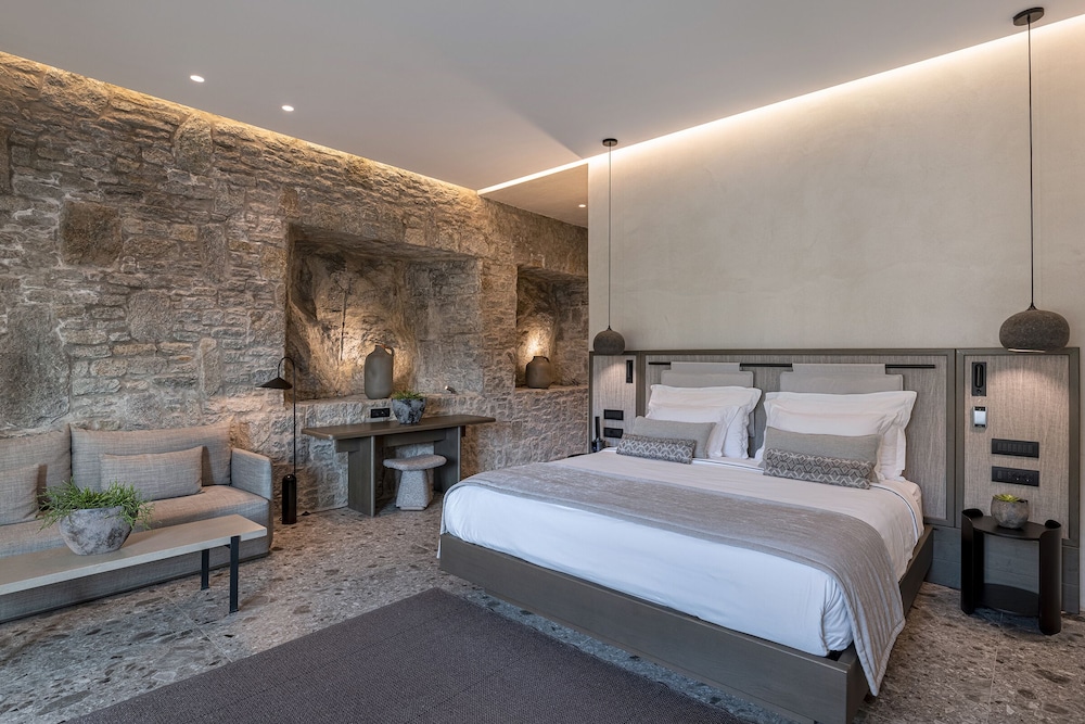 Aeonic Suites and Spa — Hotel rooms in Ornos, South Aegean
