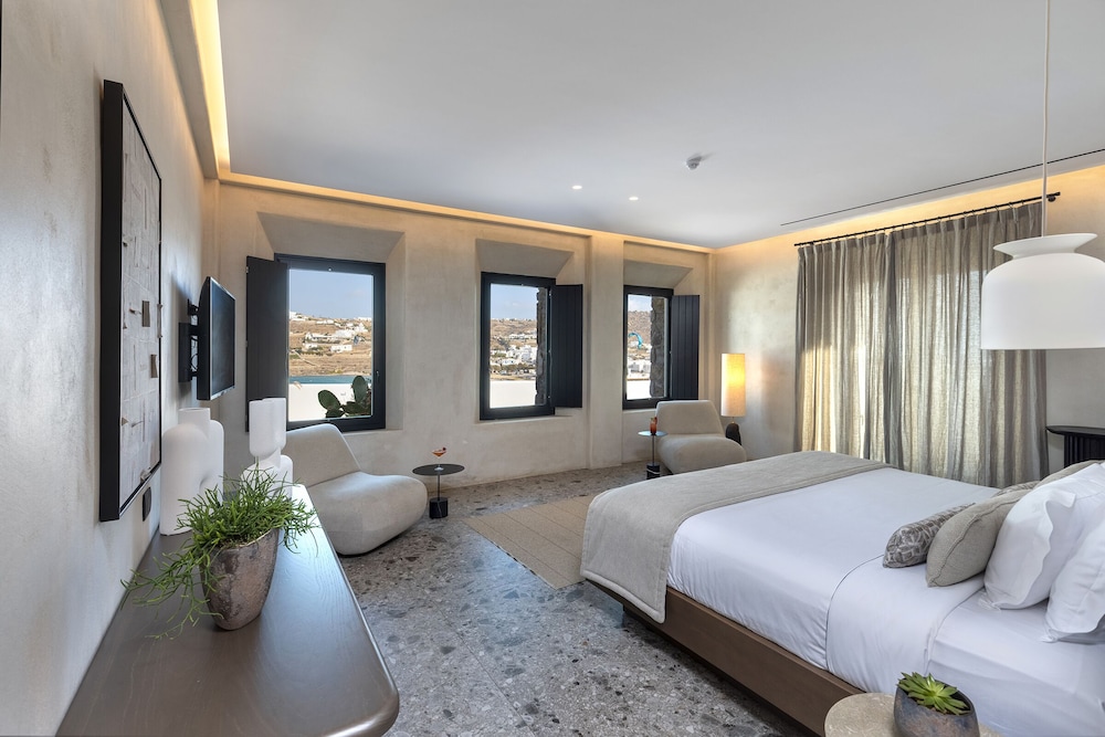 Aeonic Suites and Spa — Hotel rooms in Ornos, South Aegean