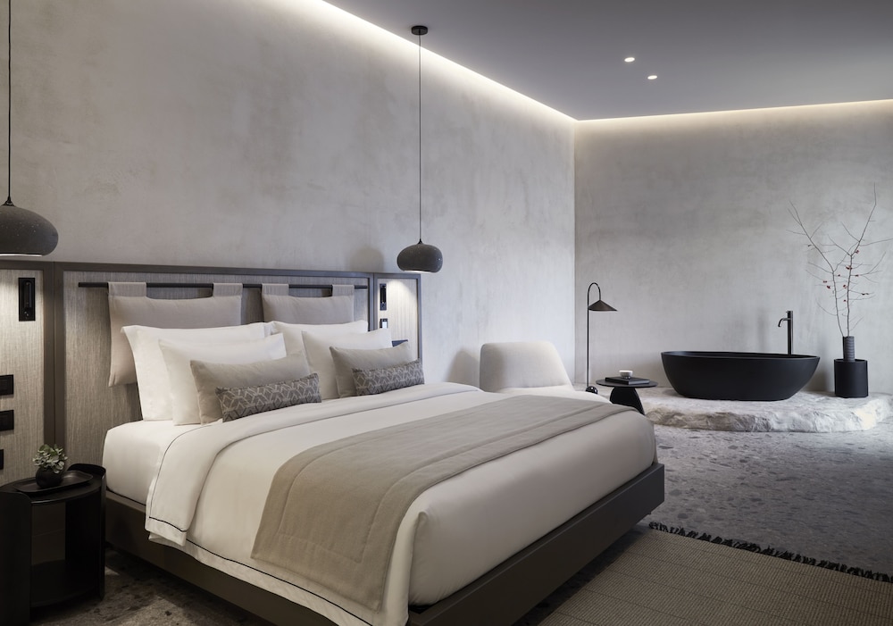 Aeonic Suites and Spa — Hotel rooms in Ornos, South Aegean