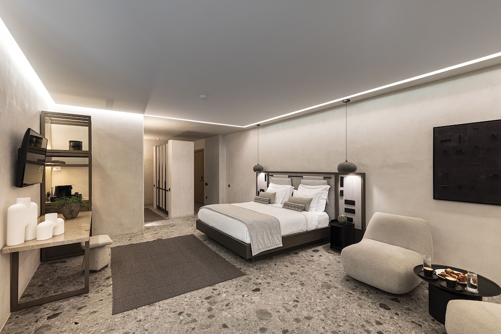 Aeonic Suites and Spa — Hotel rooms in Ornos, South Aegean