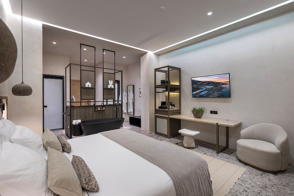 Aeonic Suites and Spa — Hotel rooms in Ornos, South Aegean