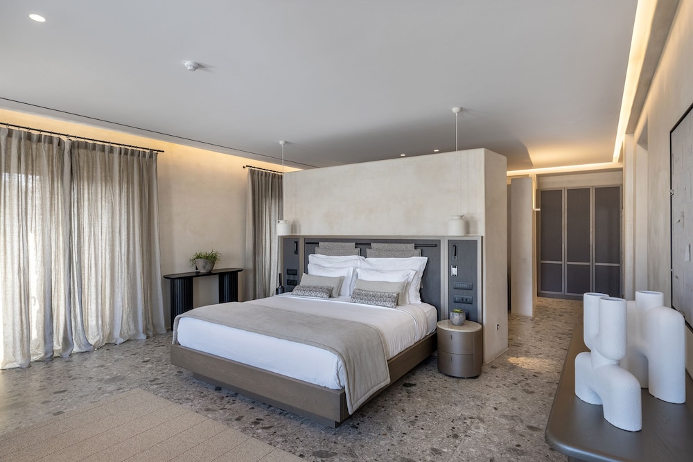 Aeonic Suites and Spa — Hotel rooms in Ornos, South Aegean