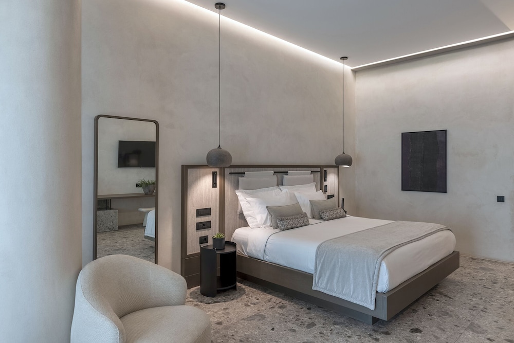 Aeonic Suites and Spa — Hotel rooms in Ornos, South Aegean
