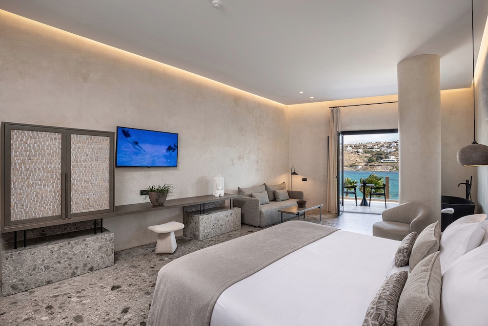 Aeonic Suites and Spa — Hotel rooms in Ornos, South Aegean