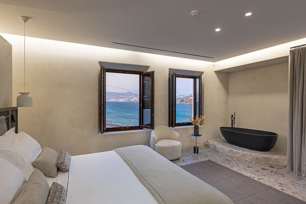 Aeonic Suites and Spa — Hotel rooms in Ornos, South Aegean