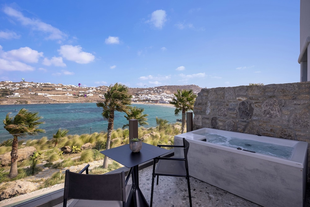 Aeonic Suites and Spa — Hotel rooms in Ornos, South Aegean