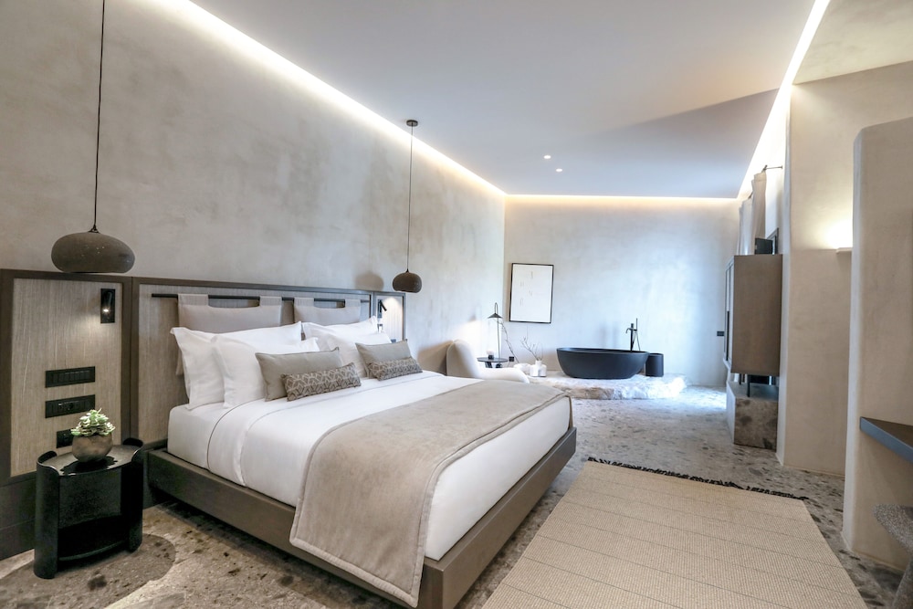 Aeonic Suites and Spa — Hotel rooms in Ornos, South Aegean
