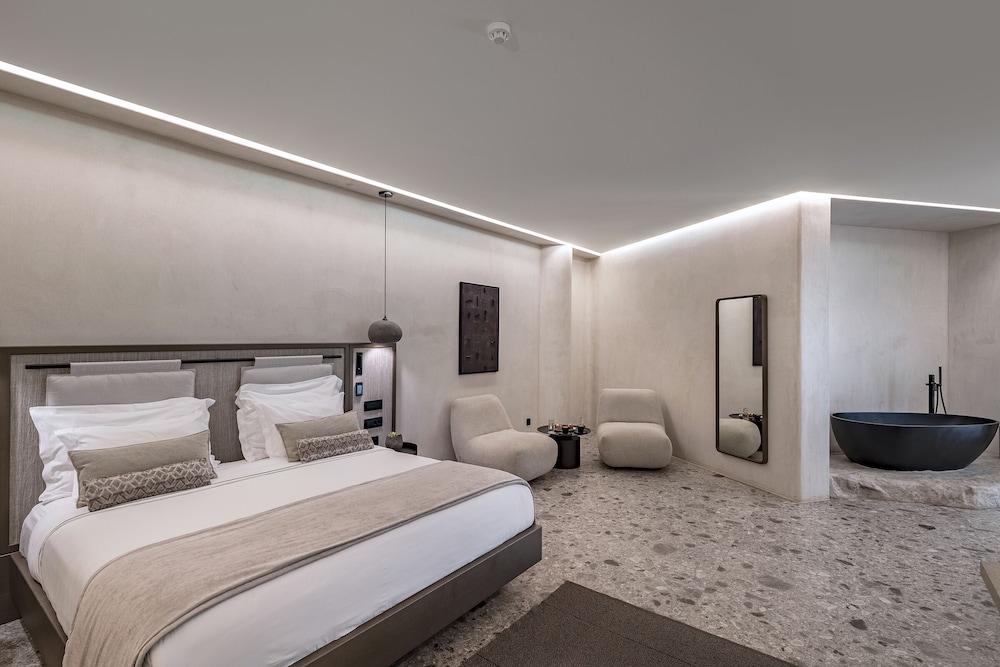Aeonic Suites and Spa — Hotel rooms in Ornos, South Aegean