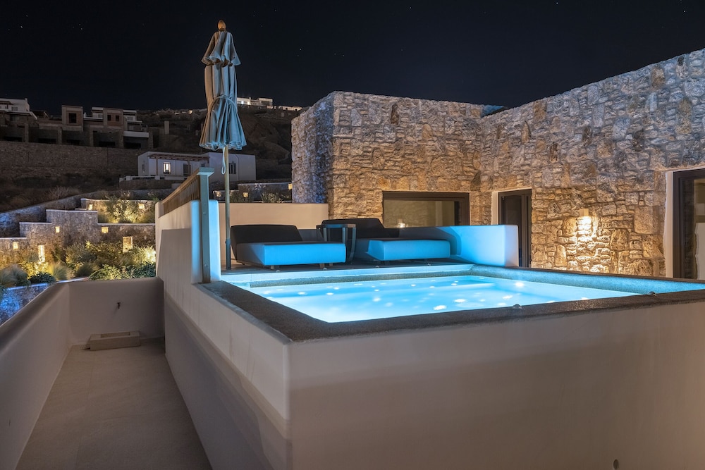 Aeonic Suites and Spa — Swimming pool in Ornos, South Aegean