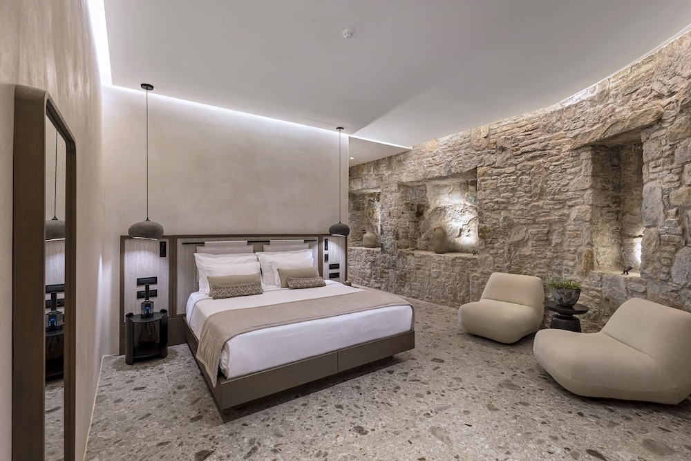Aeonic Suites and Spa — Hotel rooms in Ornos, South Aegean